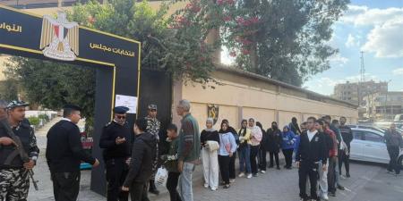 تزايد أعداد الناخبين بلجان مدرسة الطبرى في روكسي (صور)