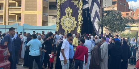 السيدات والشباب في صدارة المشهد.. توافد كثيف للمواطنين بالمقار الانتخابية بمحافظة كفر الشيخ