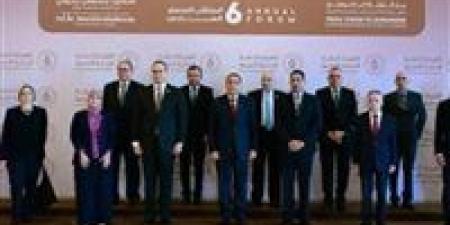 رئيس الوزراء يكرم عددًا من رموز عمل الرعاية الصحية بالملتقى السنوي السادس للهيئة