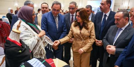 وزيرة التنمية المحلية تفتتح معرض مشروعات برنامج التنمية المحلية بصعيد مصر .. وتتفقد مع السادة المحافظين وشركاء التنمية الدوليين نماذج من المشروعات وقصص نجاح تطوير التكتلات الاقتصادية وتحسين البنية الت