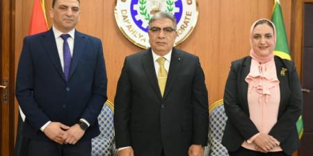 محافظ الدقهلية يكرّم وكيل الشباب والرياضة السابق ويستقبل الجديد