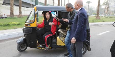أثناء مرور المحافظ.. مصادرة عدد من مركبات "التوكتوك" بحدائق القبة