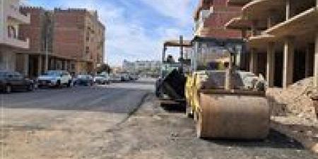 استمرار متابعة أعمال التطوير ورفع كفاءة الطرق بشوارع الغردقة