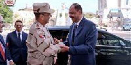 محافظ سوهاج يستقبل قائد قوات الدفاع الشعبي والعسكري