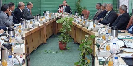 "السكر والصناعات التكاملية" تبحث رفع الطاقة الإنتاجية وتحسين جودة المنتج