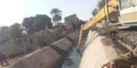 ضمان وصول المياه وخدمة المزارعين.. حملات مكثفة لتطهير الترع ورفع المخلفات بقرى دشلوط ونزلة ساو