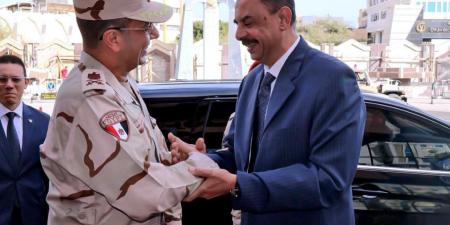 محافظ سوهاج يستقبل قائد قوات الدفاع الشعبي والعسكري