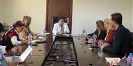 الصحة تبحث مع النرويج و«ليردال» و«الأمم المتحدة للسكان» تعزيز التدريب بالمحاكاة وإنشاء مراكز تميّز لرعاية الأم والوليد