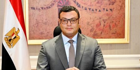 وزير الإسكان يتابع أعمال تطوير الطرق والمرافق بالمناطق الصناعية بالمدن الجديدة