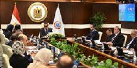 وزير الصحة يتابع مع محافظ البحيرة إنجاز المشروعات الصحية ويبحث التوسع في الخدمات