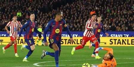 برشلونة يحسم قمة أتلتيكو مدريد بثلاثية ويتصدر الليجا