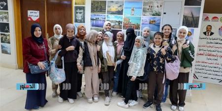 طلاب وطالبات مدرسة تحفيظ القرآن في زيارة لمكتبة مصر العامة بمطروح