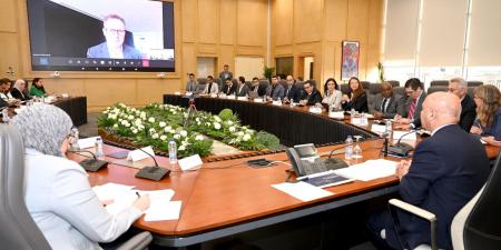 وزير الصناعة والنقل يبحث تصنيع السيارات فولكس فاجن الألمانية  في مصر