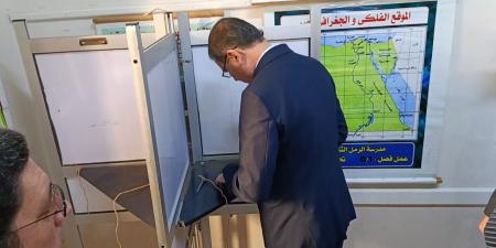 وزير الزراعة يدلي بصوته في جولة إعادة انتخابات مجلس النواب بدائرة الرمل