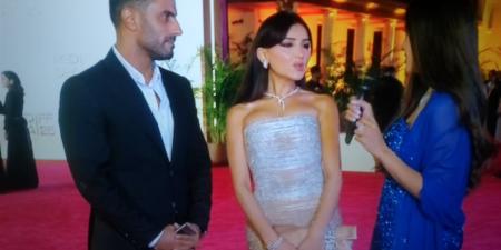 مي عمر: بقالي 10 سنين بتحايل على محمد سامي يمثل.. هو ممثل شاطر جدا