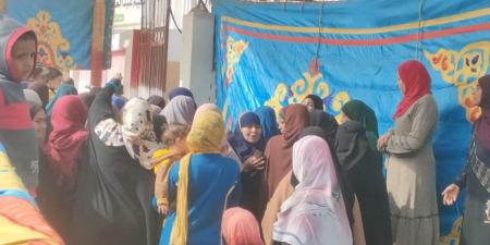 طوابير من السيدات على لجنة مدرسة دسيا بالفيوم في اليوم الثاني من الانتخابات للإدلاء بأصواتهن