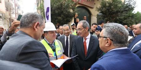 وزير الاتصالات يزور شركة القمم.. ويؤكد: قدرات الشباب المحرك الأول لجذب استثمارات التعهيد