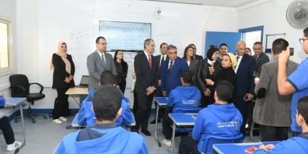 محافظ الدقهلية ووزير الاتصالات يتفقدان مدرسة WE الرقمية بالمنصورة.. صور