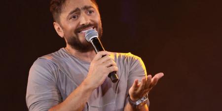 "مبيتحركش من السرير".. مصير حفل تامر حسني في قصر عابدين بعد أزمته الصحية