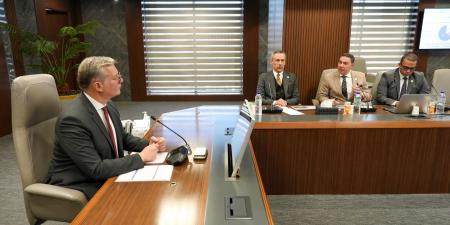 وزير البترول يبحث تطوير آلية تدريب سائقي نقل المنتجات البترولية