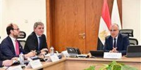 وزير الري يبحث مع بنك الاستثمار الأوروبي دعم مشروعات الجيل الثاني لمنظومة الري وتطوير إدارة المياه