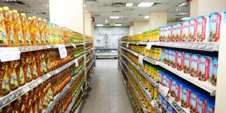 محافظ أسوان يشدد على توفير السلع الاستراتيجية خلال زيارة مفاجئة بمجمع الشيخ هارون