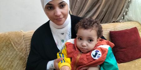 محتاج حقن بـ 80 مليون جنيه.. والدة يونس صغير ضمور العضلات الشوكي بالشرقية: عشمانة في كرم المصريين