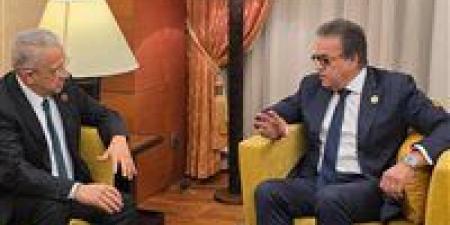 وزير الصحة يلتقي نظيره التونسي لبحث تعزيز التعاون الصحي بين البلدين