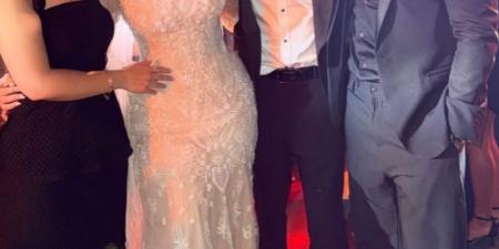 لم تحضر.. ابن فنانة شهيرة يحتفل بزفافه وهذا سبب غيابها (صور)