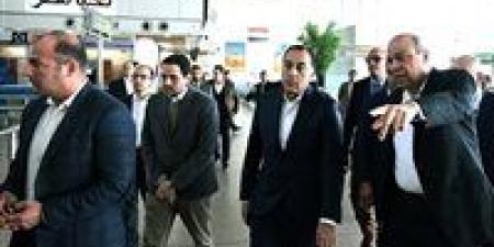 رئيس الوزراء يبدأ جولة تفقدية موسعة بمطار القاهرة الدولي