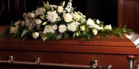 ممثل معروف يغيب عن جنازة والدته.. ما السبب؟