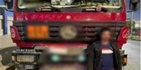 القبض على قائد سيارة نقل اصطدم بملاكي وفر هاربًا في الشيخ زايد