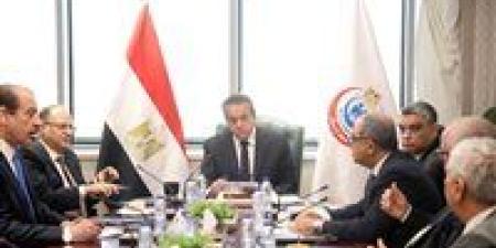وزير الصحة يعقد اجتماعًا موسعًا لبحث دعم وتمكين توطين الصناعات الدوائية في مصر