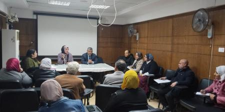 صحة المنيا تبحث آليات الاعتماد والجودة وتطوير الأداء بالمنشآت الطبية