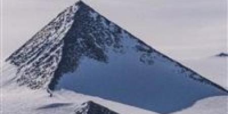 حقيقة العثور على أهرامات في القارة القطبية الجنوبية.. صور تكشف الظاهرة