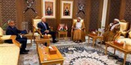 وزير الصناعة يلتقي وزير التجارة وترويج الاستثمار العماني لبحث سبل تعزيز التعاون