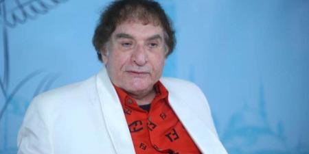 محمود حميدة يزوره يوميًا.. أخر تطورات الحالة الصحية لـ محي إسماعيل