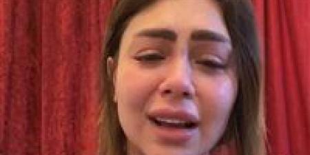 تغريم مأمور سجن هدير عبدالرازق لعدم حضور المتهمة أمام المحكمة