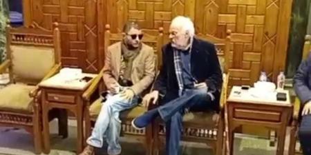 الحزن يسيطر على عمر ابن سمية الألفي في عزاءها.. وأحمد الفيشاوي لا أثر له