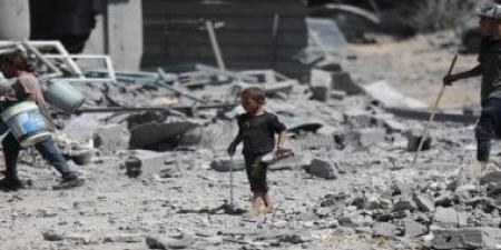 هولنديون يقضون 4 أيام فى بيت زجاجى دعما لغزة والسودان والكونغو