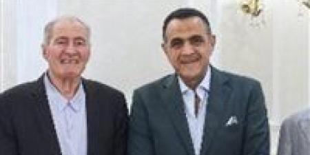 طارق حسين يهنئ حسن مصطفى بفوزه برئاسة الاتحاد الدولي لكرة اليد