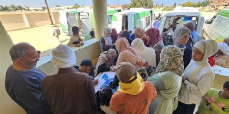 الكشف على 1044 مواطنًا خلال القافلة الطبية بقرية العقادة بفايد