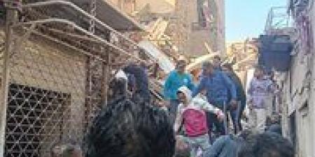 انهيار جزئي لعقار في إمبابة القديمة.. جهود البحث عن ناجين مستمرة