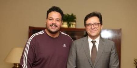 وزير الثقافة يبحث التعاون الفني مع الفنان مصطفى غريب لدعم الإبداع الشبابي