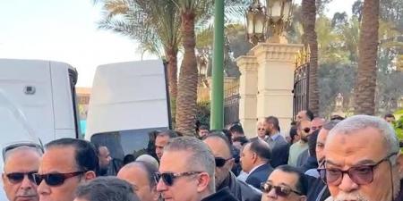 بحضور أحمد سعيد عبد الغني.. لقطات مؤثرة في جنازة طارق الأمير| صور