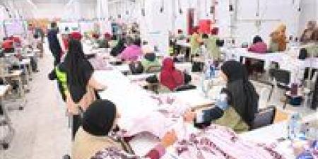 بدعم التضامن.. كيف عاد مصنع مغلق في الفيوم إلى قلب نابض بالإنتاج.. وتعيد تشغيل الآلاف السيدات