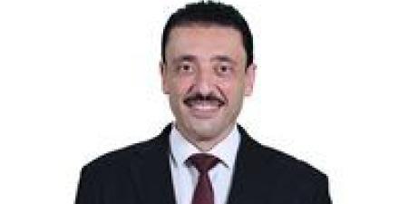 محمد رزق يطالب بتشديد ضوابط تغطية جنازات المشاهير ومواجهة فوضى الصفحات المجهولة