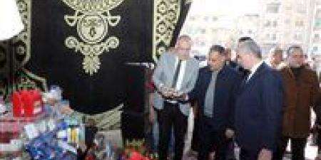 بتخفيضات تصل إلى 30%.. محافظ الشرقية يُتابع حركة البيع والشراء بسوق اليوم الواحد بالزقازيق