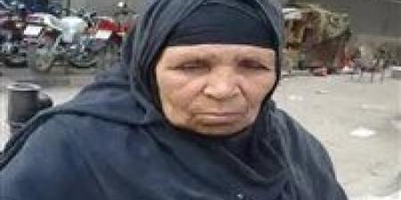 وداعًا «الحاجة كوكب».. الفيوم تشيع أيقونة الصحافة وبائعة الجرائد الأقدم في المدينة