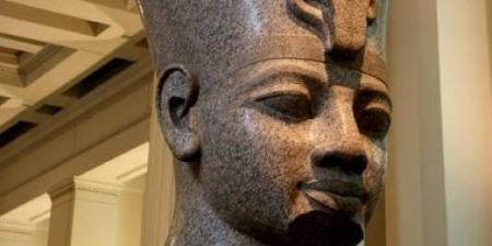 بعد جدل فرعون الخروج.. تعرف على مشروع ترميم تمثالى أمنحتب الثالث بالأقصر